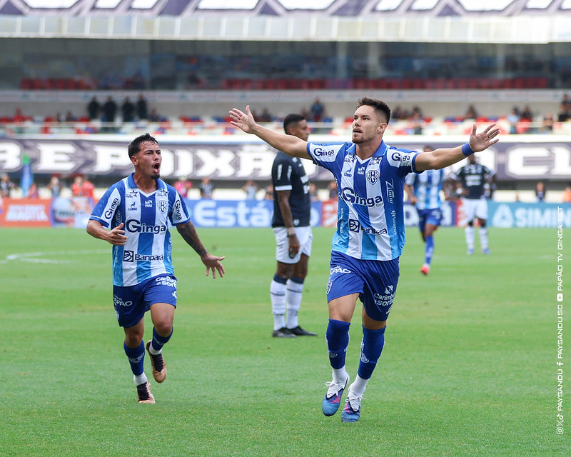 Jogadores do Paysandu comemoram gol contra o Remo na final do Parazão