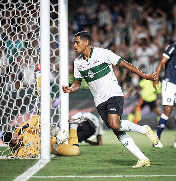 Pedro Rocha comemora gol do Coritiba contra o Remo pelo Campeonato Brasileiro Série A
