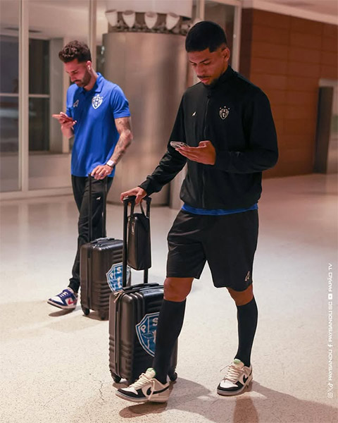 Jogadores do Paysandu durante viagem para São Paulo para duelo contra a Portuguesa pela Copa do Brasil
