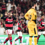 Jogadores do Flamengo comemoram gol contra o Remo no Maracanã pelo Brasileirão