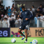 Jogadores do remo aquecendo para o jogo contra o santos