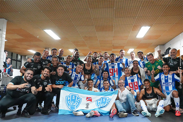 Jogadores do Paysandu comemoram vitória sobre o Volta Redonda na Série C
