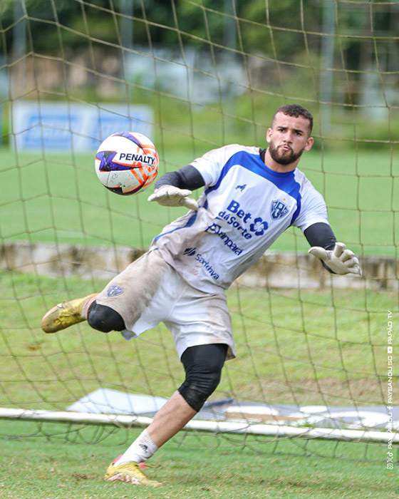 goleiro gabriel mesquita em preparacao de jogo contra o nacional am