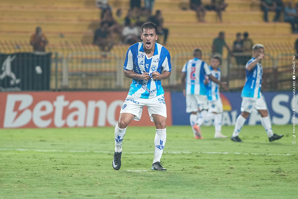 Juninho comemora gol pelo Paysandu na vitória sobre o Volta Redonda na Série C