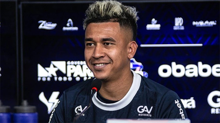 Victor Cantillo durante coletiva pelo Remo antes de deixar o clube