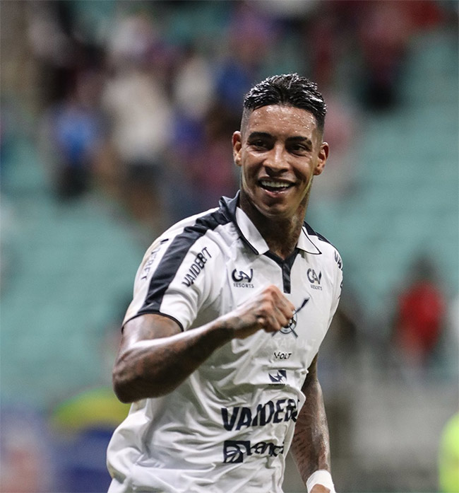 Alef Manga comemora o último gol do Remo contra o Bahia