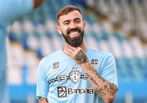 Matheus Vargas em treino do Paysandu durante processo de recuperação