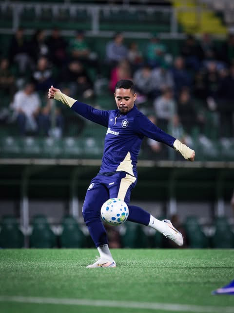 Remo comemora vitória sobre a Chapecoense na Arena Condá