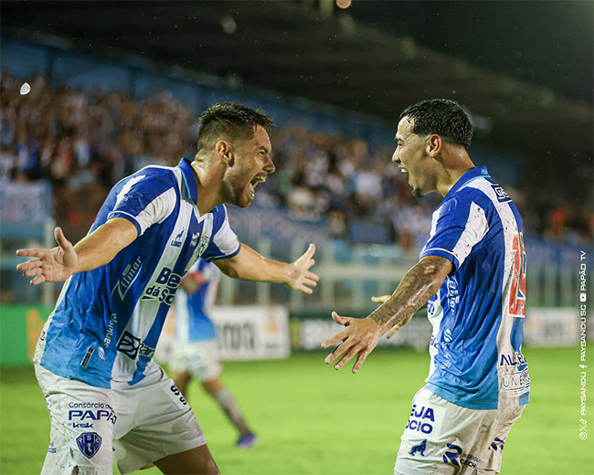 Jogadores do Paysandu comemoram vitória sobre o Floresta na Curuzu