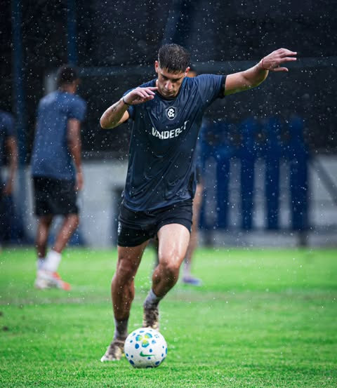 Leonel Picco do Remo treina antes do jogo contra o São Paulo