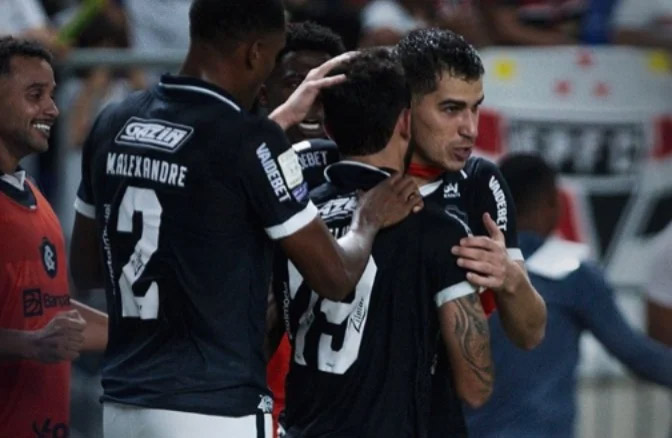 remo comemora gol da vitória do Remo contra o São Paulo