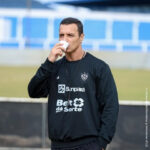 tecnico junio rocha durante preparação para enfrentar o Figueirense
