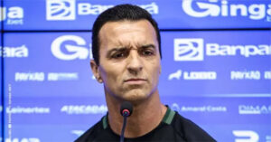 Júnior Rocha durante entrevista após jogo do Paysandu na Série C
