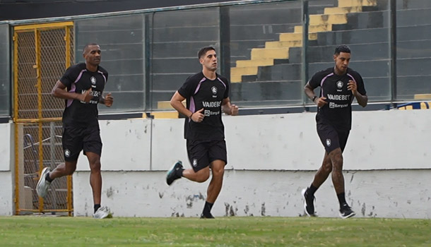 Jogadores do Remo durante reapresentação no Baenão para a intertemporada