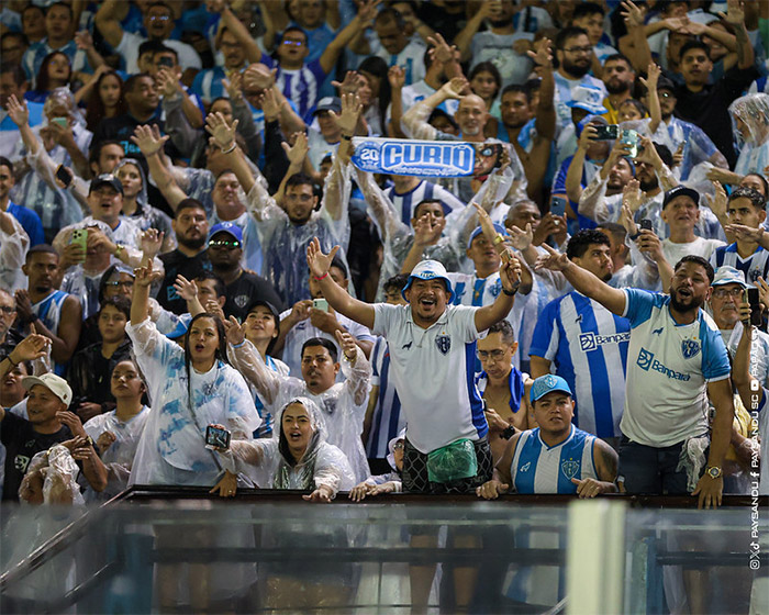 Torcida do Paysandu lotando a Curuzu em jogo da Série C