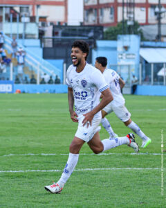 Jogadores do Paysandu comemoram a virada sobre o Guarani na Curuzu