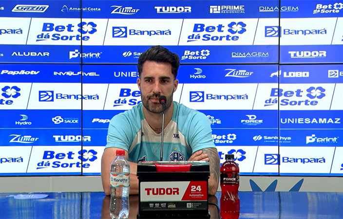 Ítalo durante entrevista coletiva do Paysandu na Curuzu.