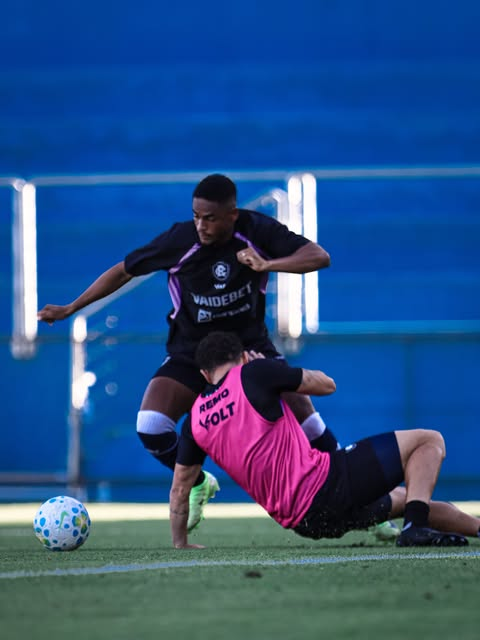 Jajá, Mayk e Edson Fernando treinam com bola no Remo
