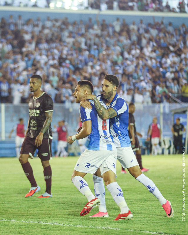 Caio Mello comemora gol do Paysandu contra a Ferroviária
